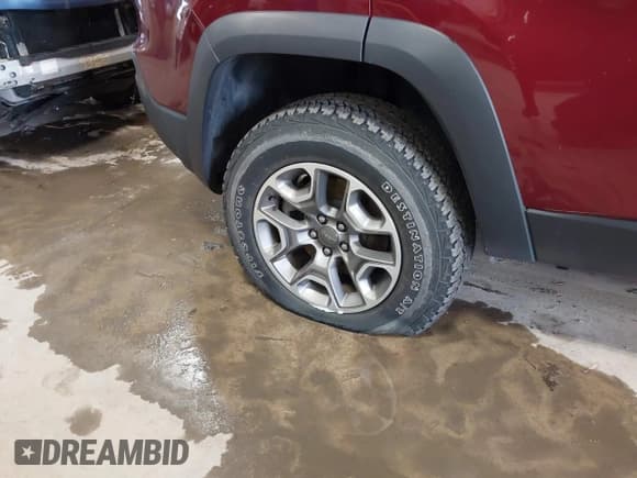 ✅ 2020 Jeep Cherokee Trailhawk • VIN: 1C4PJMBX2LD613814 • Lot: 41253162. Listed on IAAI with 55,002 mi. Free auction sales archive from the USA and detailed vehicle history report at DreamBid. Image 19.