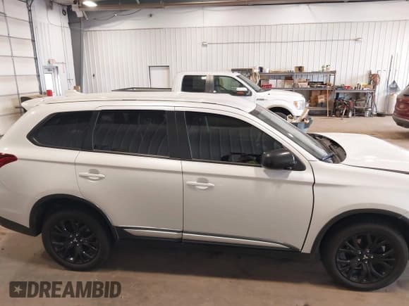 ✅ 2018 Mitsubishi Outlander ES • VIN: JA4AZ2A37JZ005752 • Lot: 43497059. Listed on IAAI with 63,459 mi. Free auction sales archive from the USA and detailed vehicle history report at DreamBid. Image 13.
