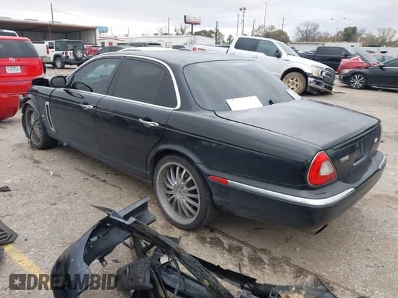 ✅ 2007 Jaguar XJ • VIN: SAJXA73C97TH14362 • Lot: 41305716. Listed on IAAI with 120,924 mi. Free auction sales archive from the USA and detailed vehicle history report at DreamBid. Image 3.