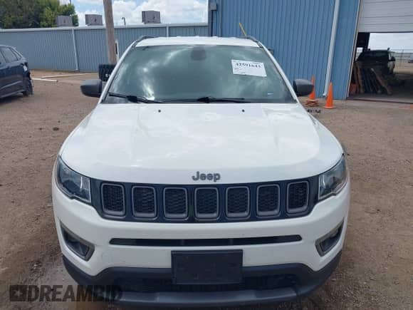 2021 Jeep Compass 80th Anniversary z VIN 3C4NJCEB6MT571564, wystawiony jako IAAI lot #42591643 z przebiegiem 56 999 mil mil oraz . Historia ofert i sprzedaży dostępna na DreamBid. Obrazek 12.