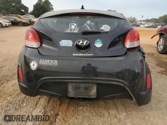 ✅ 2014 Hyundai Veloster • VIN: KMHTC6AD2EU208806 • Lot: 71159544. Wystawiony na Copart z przebiegiem 154 204 mil. Bezpłatny archiwum sprzedaży aukcyjnych z USA i szczegółowy raport historii pojazdu na DreamBid. Zdjęcie 6.