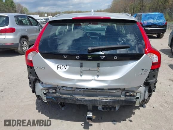 ✅ 2015 Volvo V60 T5 Premier • VIN: YV1612SB2F1188454 • Лот: 42176688. Опубликован ранее на IAAI с пробегом 114 523 миль. Бесплатный доступ к архиву аукционных продаж из США и подробный отчёт об истории автомобиля на DreamBid. Изображение 16.