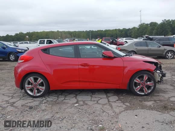 2016 Hyundai Veloster z VIN KMHTC6AD1GU288800, wystawiony jako IAAI lot #43305823 z przebiegiem 177 392 mil mil oraz . Historia ofert i sprzedaży dostępna na DreamBid. Obrazek 13.