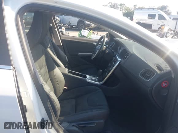 ✅ 2012 Volvo S60 T5 • VIN: YV1622FSXC2081732 • Lot: 43127850. Wystawiony na IAAI z przebiegiem 152 186 mil. Bezpłatny archiwum sprzedaży aukcyjnych z USA i szczegółowy raport historii pojazdu na DreamBid. Zdjęcie 5.