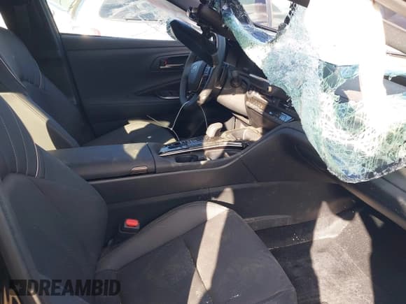 ✅ 2025 Toyota Crown Limited • VIN: JTDACAAJ0S3016693 • Lot: 42885910. Wystawiony na IAAI z przebiegiem 2 024 mil. Bezpłatny archiwum sprzedaży aukcyjnych z USA i szczegółowy raport historii pojazdu na DreamBid. Zdjęcie 5.