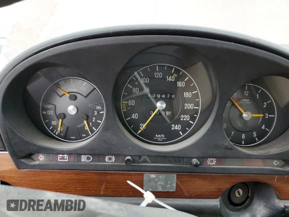 ✅ 1978 Mercedes-Benz 280 • VIN: 11602412111839 • Лот: 51789375. Опубликован ранее на Copart с пробегом 139 478 миль. Бесплатный доступ к архиву аукционных продаж из США и подробный отчёт об истории автомобиля на DreamBid. Изображение 9.