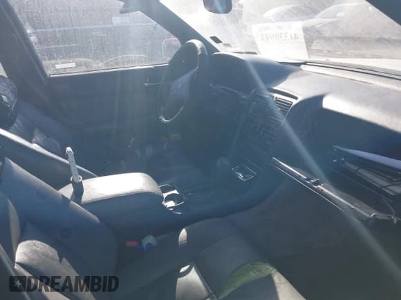 ✅ 1990 Lexus LS • VIN: JT8UF11E9L0025885 • Lot: 41330993. Listed on IAAI with 162,255 mi. Free auction sales archive from the USA and detailed vehicle history report at DreamBid. Image 5.