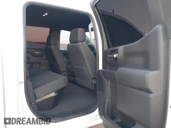 ✅ 2021 Chevrolet Silverado 1500 LT • VIN: 3GCUYDET7MG391055 • Lot: 43287699. Wystawiony na IAAI z przebiegiem 165 592 mil. Bezpłatny archiwum sprzedaży aukcyjnych z USA i szczegółowy raport historii pojazdu na DreamBid. Zdjęcie 8.