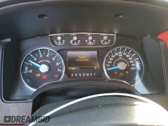 ✅ 2013 Ford F-150 XLT • VIN: 1FTFW1CT5DKE74525 • Lot: 89914065. Wystawiony na Copart z przebiegiem 177 690 mil. Bezpłatny archiwum sprzedaży aukcyjnych z USA i szczegółowy raport historii pojazdu na DreamBid. Zdjęcie 9.