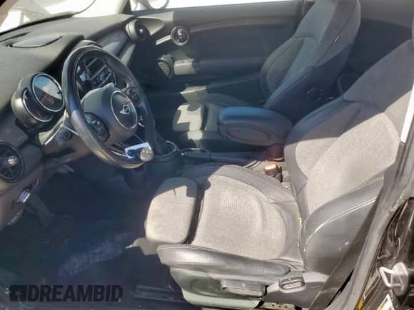 2015 MINI Hardtop z VIN WMWXM5C53FT938750, wystawiony jako Copart lot #85672865 z przebiegiem 106 973 mil mil oraz Szkoda całkowita • Salvage title. Historia ofert i sprzedaży dostępna na DreamBid. Obrazek 7.