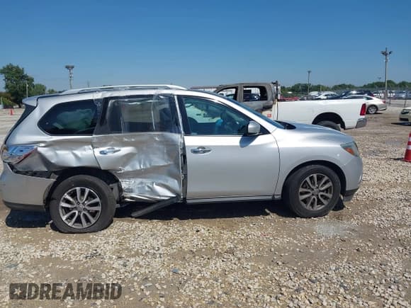 ✅ 2016 Nissan Pathfinder SV • VIN: 5N1AR2MM9GC603570 • Lot: 43102302. Listed on IAAI with 142,358 mi. Free auction sales archive from the USA and detailed vehicle history report at DreamBid. Image 13.
