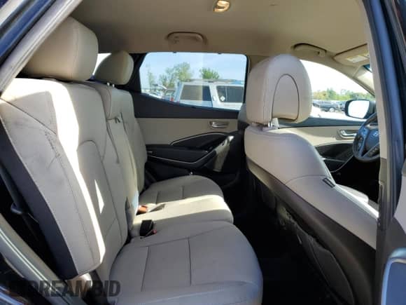 ✅ 2018 Hyundai Santa Fe 2.4L • VIN: 5XYZU3LB0JG561143 • Lot: 46826633. Wystawiony na Copart z przebiegiem 66 467 mil mil. Skorzystaj z bezpłatnego archiwum sprzedaży aukcyjnych z USA i zobacz szczegółowy raport historii pojazdu na DreamBid. Zdjęcie 11.