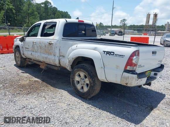 ✅ 2015 Toyota Tacoma PreRunner • VIN: 5TFKU4HN9FX006805 • Lot: 42283766. Wystawiony na IAAI z przebiegiem 132 367 mil. Bezpłatny archiwum sprzedaży aukcyjnych z USA i szczegółowy raport historii pojazdu na DreamBid. Zdjęcie 3.