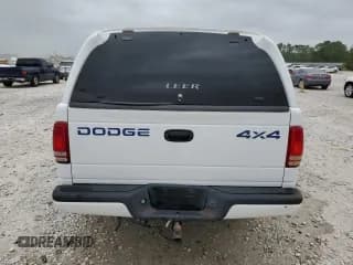 ✅ 2000 Dodge Dakota Sport • VIN: 1B7GG2AN8YS668046 • Lot: 51641455. Wystawiony na Copart z przebiegiem 229 879 mil. Bezpłatny archiwum sprzedaży aukcyjnych z USA i szczegółowy raport historii pojazdu na DreamBid. Zdjęcie 6.