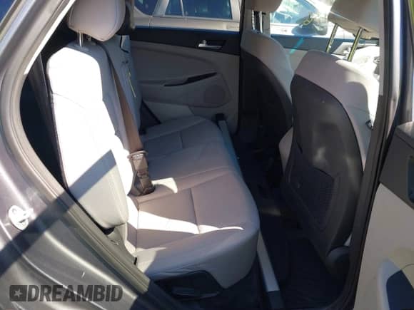 ✅ 2019 Hyundai Tucson SE • VIN: KM8J23A40KU962727 • Lot: 43103436. Wystawiony na IAAI z przebiegiem 95 441 mil mil. Skorzystaj z bezpłatnego archiwum sprzedaży aukcyjnych z USA i zobacz szczegółowy raport historii pojazdu na DreamBid. Zdjęcie 8.