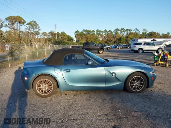 ✅ 2005 BMW Z4 2.5i • VIN: 4USBT33515LS55510 • Lot: 43638484. Listed on IAAI with 72,363 mi. Free auction sales archive from the USA and detailed vehicle history report at DreamBid. Image 13.