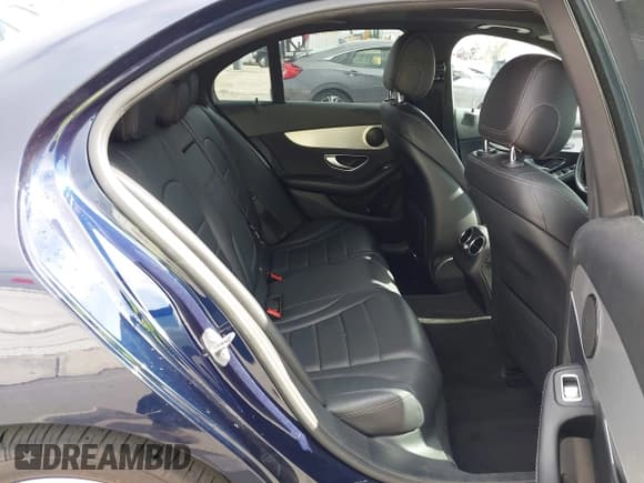 ✅ 2018 Mercedes-Benz C 350e • VIN: 55SWF4HB2JU270404 • Lot: 42346589. Wystawiony na IAAI z przebiegiem 87 320 mil. Bezpłatny archiwum sprzedaży aukcyjnych z USA i szczegółowy raport historii pojazdu na DreamBid. Zdjęcie 8.