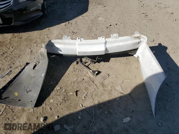 ✅ 2016 Chevrolet Suburban LS • VIN: 1GNSCGKC2GR370444 • Lot: 80643504. Wystawiony na Copart z przebiegiem 129 224 mil. Bezpłatny archiwum sprzedaży aukcyjnych z USA i szczegółowy raport historii pojazdu na DreamBid. Zdjęcie 13.