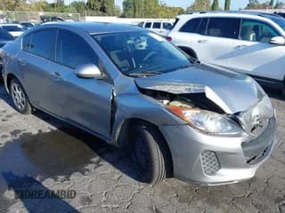 ✅ 2013 Mazda 3 i Sport • VIN: JM1BL1UP5D1804579 • Lot: 43152355. Wystawiony na IAAI z przebiegiem 119 578 mil. Bezpłatny archiwum sprzedaży aukcyjnych z USA i szczegółowy raport historii pojazdu na DreamBid. Zdjęcie 1.