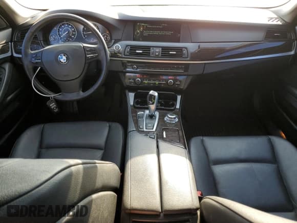 ✅ 2013 BMW 5 Series 535i xDrive • VIN: WBAFU7C51DDU67504 • Lot: 71089315. Wystawiony na Copart z przebiegiem 91 826 mil. Bezpłatny archiwum sprzedaży aukcyjnych z USA i szczegółowy raport historii pojazdu na DreamBid. Zdjęcie 8.