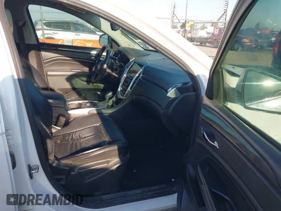 ✅ 2013 Cadillac SRX • VIN: 3GYFNAE33DS630835 • Lot: 42026346. Wystawiony na IAAI z przebiegiem 159 458 mil. Bezpłatny archiwum sprzedaży aukcyjnych z USA i szczegółowy raport historii pojazdu na DreamBid. Zdjęcie 5.