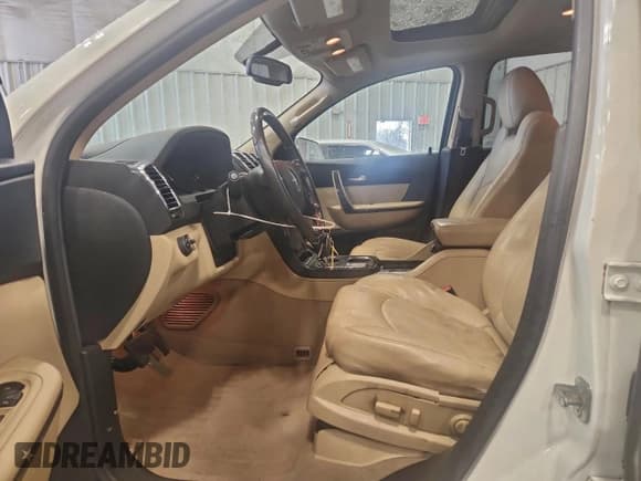 ✅ 2012 GMC Acadia Denali • VIN: 1GKKVTED1CJ209323 • Lot: 94097835. Listed on Copart with 172,793 mi. Free auction sales archive from the USA and detailed vehicle history report at DreamBid. Image 7.