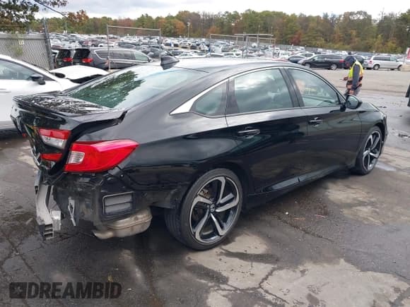 ✅ 2022 Honda Accord Sport • VIN: 1HGCV1F39NA098826 • Lot: 43495647. Wystawiony na IAAI z przebiegiem 18 990 mil. Bezpłatny archiwum sprzedaży aukcyjnych z USA i szczegółowy raport historii pojazdu na DreamBid. Zdjęcie 4.