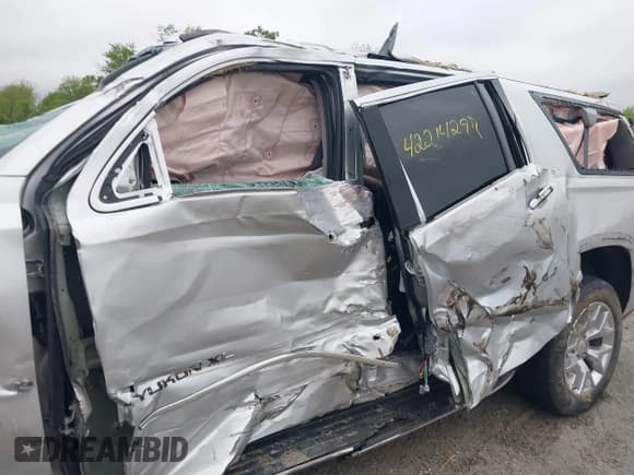 ✅ 2016 GMC Yukon XL SLT • VIN: 1GKS2GKC9GR372661 • Lot: 42214297. Wystawiony na IAAI z przebiegiem Nie podano. Bezpłatny archiwum sprzedaży aukcyjnych z USA i szczegółowy raport historii pojazdu na DreamBid. Zdjęcie 6.