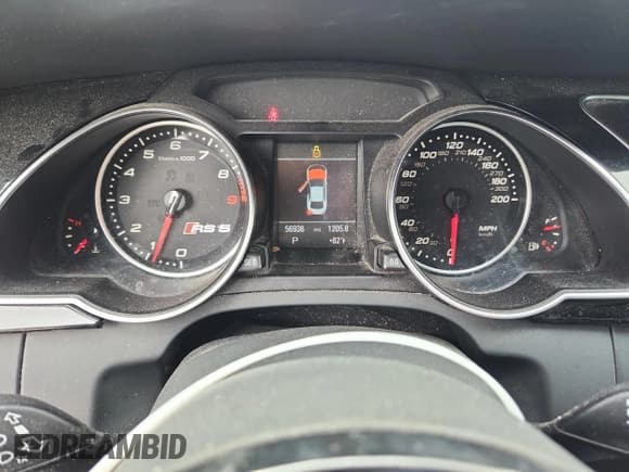 ✅ 2013 Audi RS 5 • VIN: WUAC6AFR3DA900112 • Лот: 81105915. Опубликован ранее на Copart с пробегом 56 936 миль. Бесплатный доступ к архиву аукционных продаж из США и подробный отчёт об истории автомобиля на DreamBid. Изображение 9.