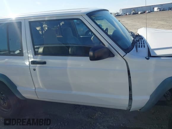 ✅ 1998 Jeep Cherokee • VIN: 1J4FJ27S7WL200871 • Lot: 41791329. Wystawiony na IAAI z przebiegiem 122 620 mil. Bezpłatny archiwum sprzedaży aukcyjnych z USA i szczegółowy raport historii pojazdu na DreamBid. Zdjęcie 13.