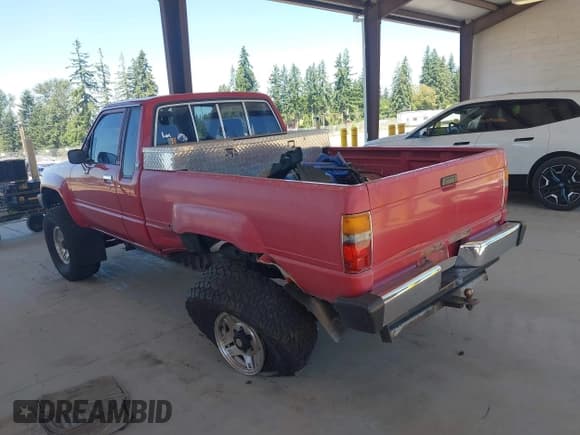 ✅ 1986 Toyota Xtracab Trucks • VIN: JT4RN67P9G5039245 • Lot: 42698129. Wystawiony na IAAI z przebiegiem 335 063 mil. Bezpłatny archiwum sprzedaży aukcyjnych z USA i szczegółowy raport historii pojazdu na DreamBid. Zdjęcie 3.