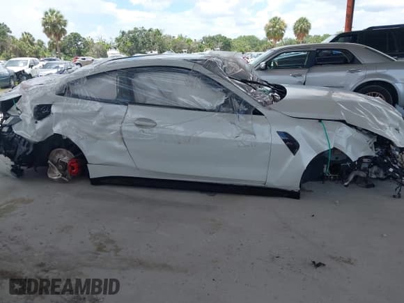 ✅ 2024 BMW M4 Competition xDrive • VIN: WBS43AZ07RCS05336 • Lot: 42761305. Listed on IAAI with Not provided. Free auction sales archive from the USA and detailed vehicle history report at DreamBid. Image 17.