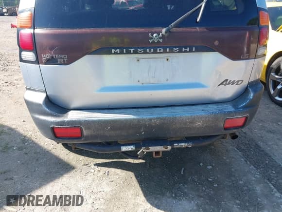 ✅ 2004 Mitsubishi Montero Sport LS • VIN: JA4MT21R44J001017 • Лот: 42802590. Опубликован ранее на IAAI с пробегом 267 856 миль. Бесплатный доступ к архиву аукционных продаж из США и подробный отчёт об истории автомобиля на DreamBid. Изображение 6.