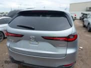 ✅ 2025 Mazda CX-90 Premium Sport • VIN: JM3KKCHDXS1229236 • Lot: 42502495. Wystawiony na IAAI z przebiegiem 3 763 mil. Bezpłatny archiwum sprzedaży aukcyjnych z USA i szczegółowy raport historii pojazdu na DreamBid. Zdjęcie 17.