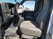 ✅ 2022 Chevrolet Express Cargo • VIN: 1GCWGAF70N1235841 • Lot: 84707025. Wystawiony na Copart z przebiegiem 57 987 mil. Bezpłatny archiwum sprzedaży aukcyjnych z USA i szczegółowy raport historii pojazdu na DreamBid. Zdjęcie 7.