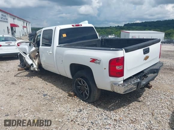 ✅ 2011 Chevrolet Silverado 2500HD LTZ • VIN: 1GC1KYE83BF190971 • Lot: 42695121. Listed on IAAI with Not provided. Free auction sales archive from the USA and detailed vehicle history report at DreamBid. Image 3.
