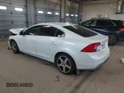 ✅ 2015 Volvo S60 T6 R-Design Platinum • VIN: YV1902THXF2313472 • Lot: 41454201. Wystawiony na IAAI z przebiegiem 64 106 mil. Bezpłatny archiwum sprzedaży aukcyjnych z USA i szczegółowy raport historii pojazdu na DreamBid. Zdjęcie 3.