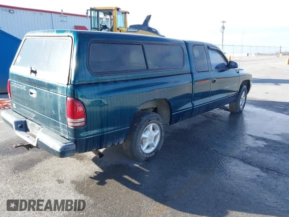 ✅ 1997 Dodge Dakota • VIN: 1B7GL23X8VS124300 • Lot: 41561541. Wystawiony na IAAI z przebiegiem 170 248 mil. Bezpłatny archiwum sprzedaży aukcyjnych z USA i szczegółowy raport historii pojazdu na DreamBid. Zdjęcie 4.