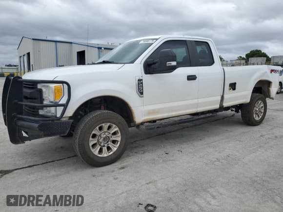 ✅ 2017 Ford F-250 XLT • VIN: 1FT7X2B64HED57915 • Lot: 70086175. Wystawiony na Copart z przebiegiem 144 664 mil. Bezpłatny archiwum sprzedaży aukcyjnych z USA i szczegółowy raport historii pojazdu na DreamBid. Zdjęcie 1.