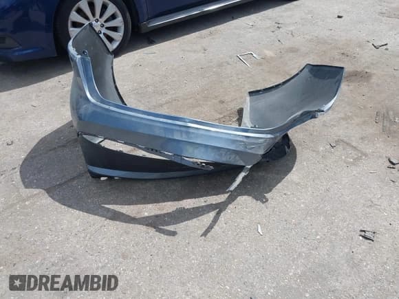 ✅ 2022 Toyota Corolla XLE • VIN: JTDFPMAE1N3008833 • Lot: 42516427. Listed on IAAI with 48,236 mi. Free auction sales archive from the USA and detailed vehicle history report at DreamBid. Image 12.