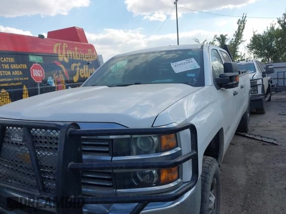 ✅ 2018 Chevrolet Silverado 2500HD Work Truck • VIN: 1GC1CUEG5JF211573 • Лот: 43252193. Опубликован ранее на IAAI с пробегом 220 060 миль. Бесплатный доступ к архиву аукционных продаж из США и подробный отчёт об истории автомобиля на DreamBid. Изображение 6.