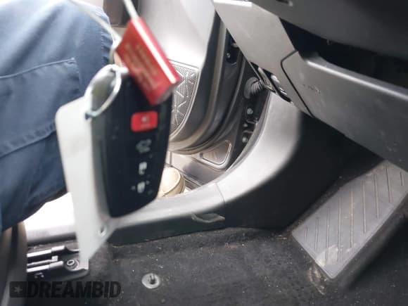 ✅ 2022 Toyota RAV4 XLE Premium • VIN: 2T3C1RFV8NC192922 • Lot: 43090288. Wystawiony na IAAI z przebiegiem 59 460 mil. Bezpłatny archiwum sprzedaży aukcyjnych z USA i szczegółowy raport historii pojazdu na DreamBid. Zdjęcie 11.