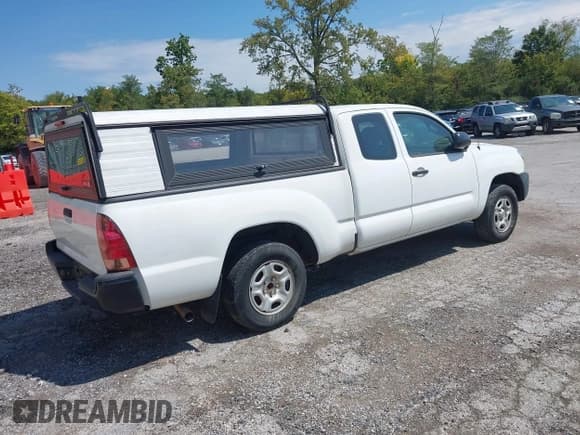 ✅ 2015 Toyota Tacoma • VIN: 5TFTX4CN3FX065979 • Lot: 43004955. Wystawiony na IAAI z przebiegiem 180 046 mil. Bezpłatny archiwum sprzedaży aukcyjnych z USA i szczegółowy raport historii pojazdu na DreamBid. Zdjęcie 4.