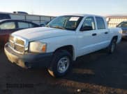 ✅ 2006 Dodge Dakota ST • VIN: 1D7HW28N46S510786 • Lot: 43624703. Wystawiony na IAAI z przebiegiem 117 617 mil. Bezpłatny archiwum sprzedaży aukcyjnych z USA i szczegółowy raport historii pojazdu na DreamBid. Zdjęcie 2.
