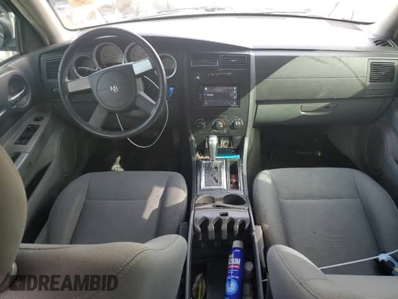 2005 Dodge Magnum SE z VIN 2D4FV48V75H591307, wystawiony jako Copart lot #47883965 z przebiegiem 174 128 mil mil oraz Szkoda całkowita • Salvage title. Historia ofert i sprzedaży dostępna na DreamBid. Obrazek 8.