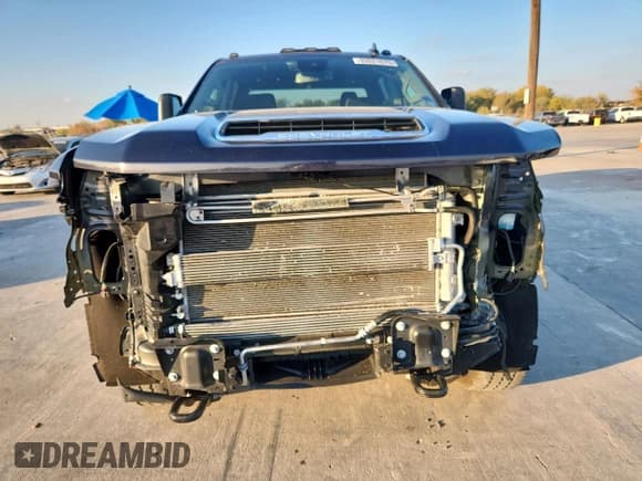 ✅ 2024 Chevrolet Silverado 2500HD LT • VIN: 1GC4YNEY5RF290462 • Lot: 93521675. Wystawiony na Copart z przebiegiem 27 949 mil. Bezpłatny archiwum sprzedaży aukcyjnych z USA i szczegółowy raport historii pojazdu na DreamBid. Zdjęcie 5.