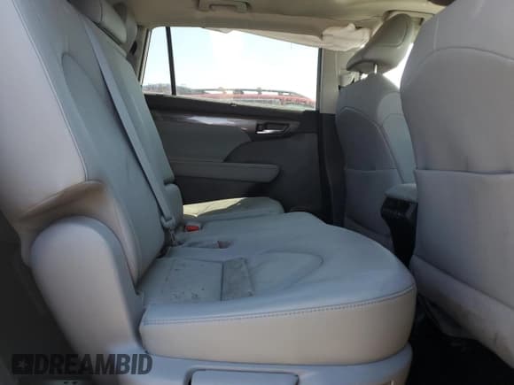 ✅ 2020 Toyota Highlander Limited • VIN: 5TDDZRBH1LS046209 • Lot: 64237825. Wystawiony na Copart z przebiegiem Nie podano. Bezpłatny archiwum sprzedaży aukcyjnych z USA i szczegółowy raport historii pojazdu na DreamBid. Zdjęcie 11.