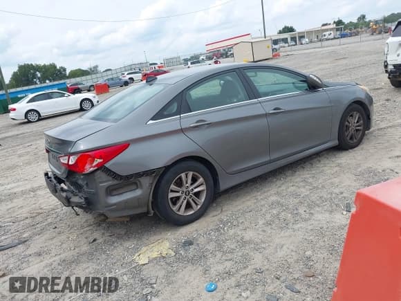✅ 2014 Hyundai Sonata GLS • VIN: 5NPEB4AC5EH814705 • Lot: 43109980. Listed on IAAI with 233,189 mi. Free auction sales archive from the USA and detailed vehicle history report at DreamBid. Image 4.