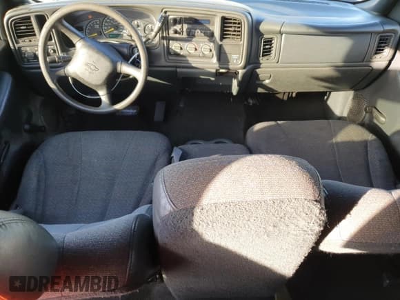 ✅ 2001 Chevrolet Silverado 1500 LS • VIN: 2GCEC19V211262447 • Lot: 91241635. Wystawiony na Copart z przebiegiem 171 333 mil. Bezpłatny archiwum sprzedaży aukcyjnych z USA i szczegółowy raport historii pojazdu na DreamBid. Zdjęcie 8.