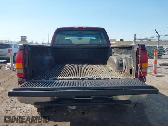 ✅ 2001 Chevrolet Silverado 2500HD LS • VIN: 1GCHK23UX1F185812 • Lot: 41879549. Listed on IAAI with 212,295 mi. Free auction sales archive from the USA and detailed vehicle history report at DreamBid. Image 16.
